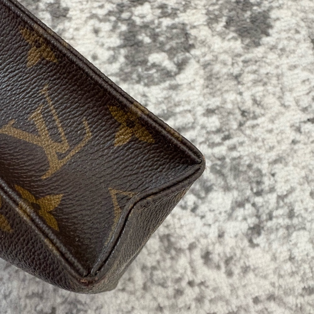 LV toiletry 15 - Picture 7 of 9